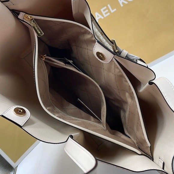 Michael Kors Emilia Large Logo Tote Bag 
COLOR LT CRM MULTI
NWT